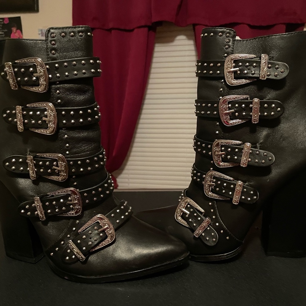 Steve Madden Boots w/ heel